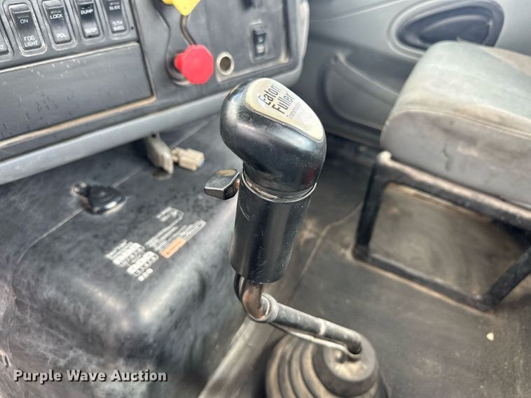 image for item DH1809 2006 International 8600  semi truck