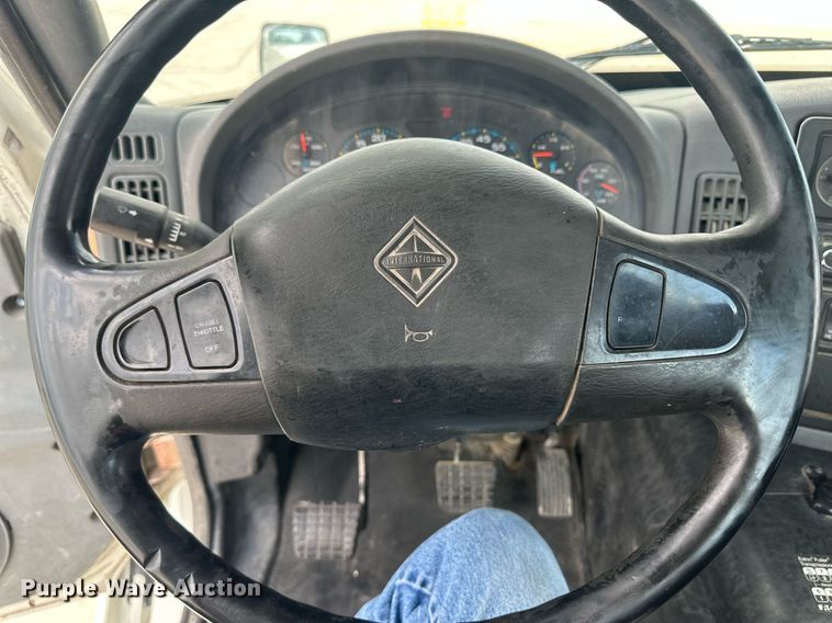 image for item DH1809 2006 International 8600  semi truck