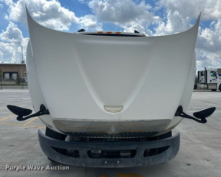 image for item DH1809 2006 International 8600  semi truck