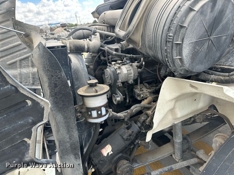 image for item DH1809 2006 International 8600  semi truck