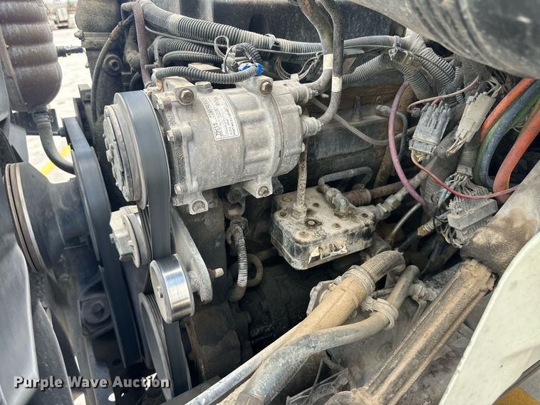 image for item DH1809 2006 International 8600  semi truck