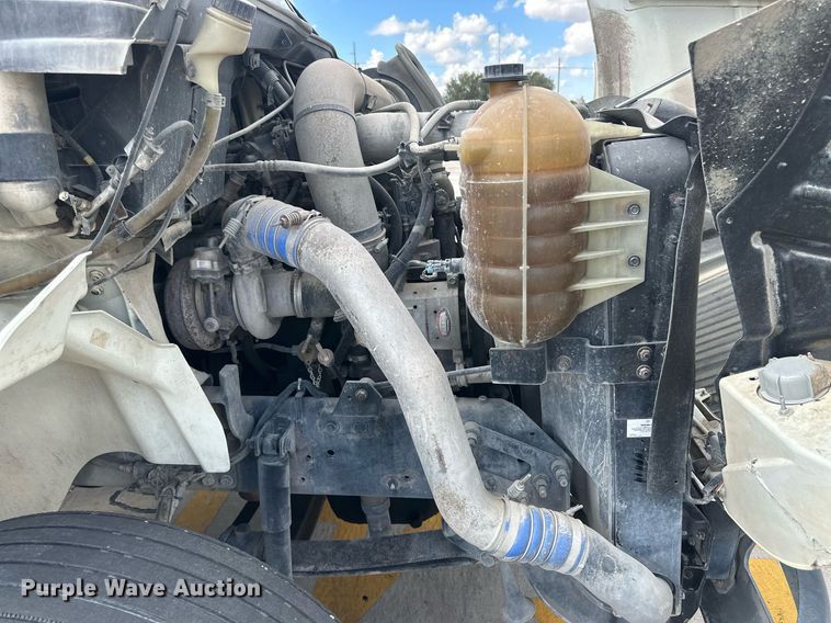 image for item DH1809 2006 International 8600  semi truck