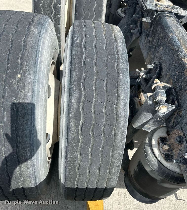 image for item DH1809 2006 International 8600  semi truck