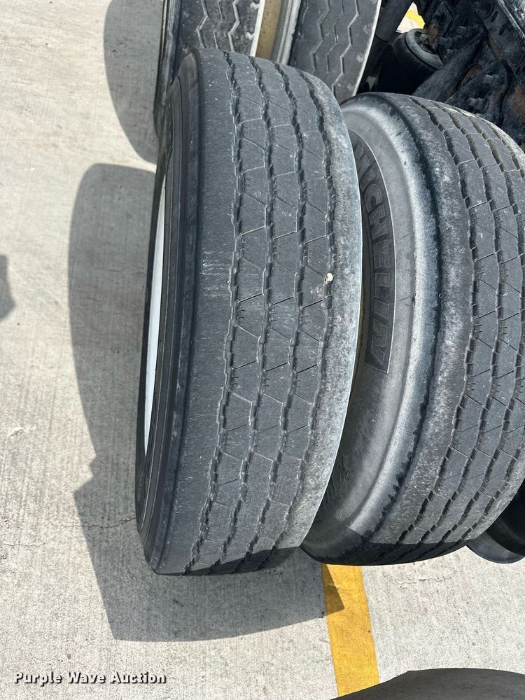 image for item DH1809 2006 International 8600  semi truck