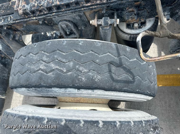 image for item DH1809 2006 International 8600  semi truck