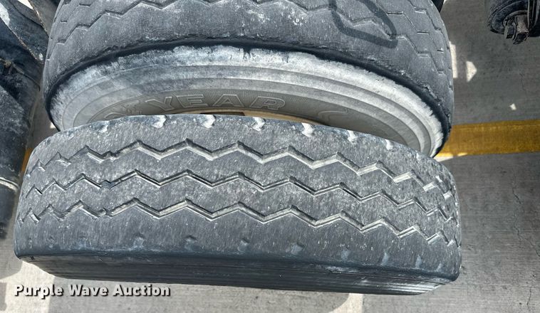 image for item DH1809 2006 International 8600  semi truck