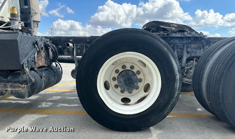 image for item DH1809 2006 International 8600  semi truck