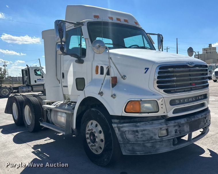 image for item DH1810 2007 Sterling AT9500  semi truck