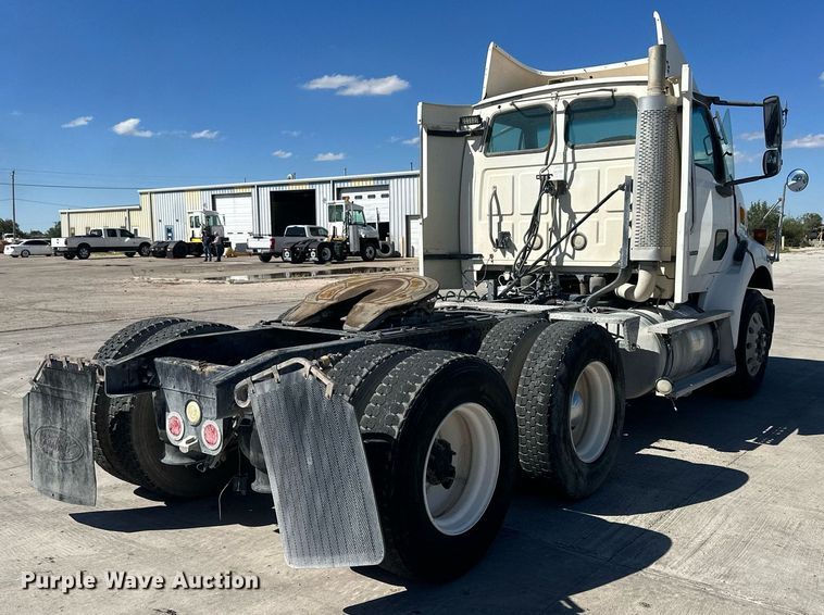 image for item DH1810 2007 Sterling AT9500  semi truck