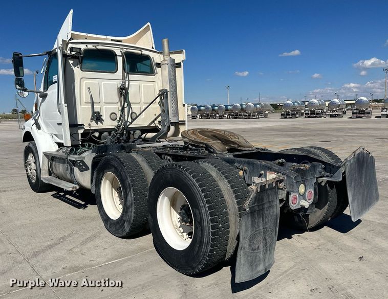 image for item DH1810 2007 Sterling AT9500  semi truck