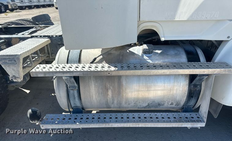 image for item DH1810 2007 Sterling AT9500  semi truck