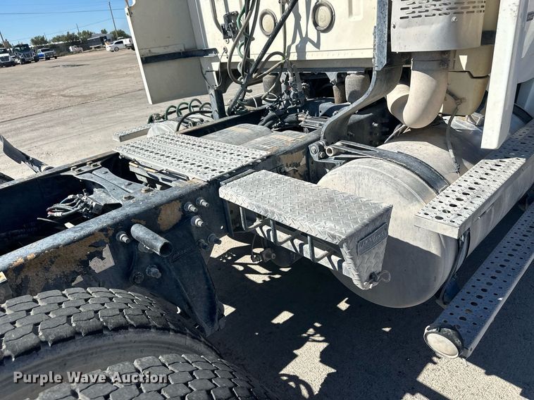 image for item DH1810 2007 Sterling AT9500  semi truck