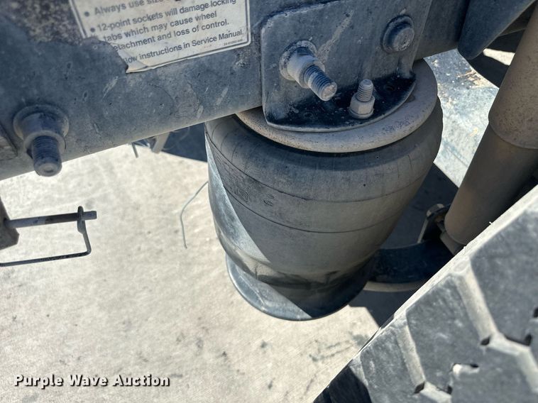 image for item DH1810 2007 Sterling AT9500  semi truck