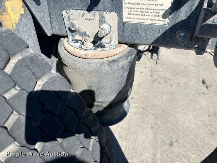 image for item DH1810 2007 Sterling AT9500  semi truck