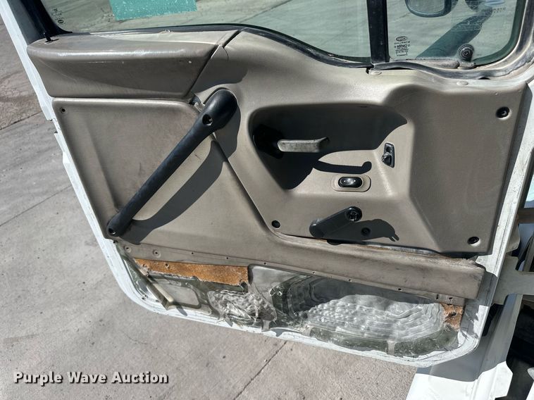 image for item DH1810 2007 Sterling AT9500  semi truck