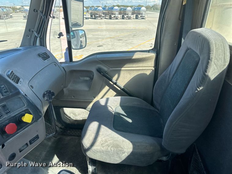 image for item DH1810 2007 Sterling AT9500  semi truck