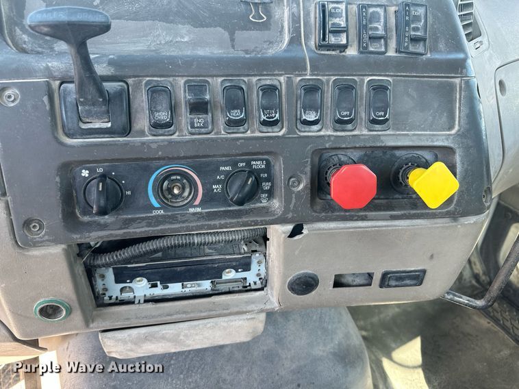 image for item DH1810 2007 Sterling AT9500  semi truck