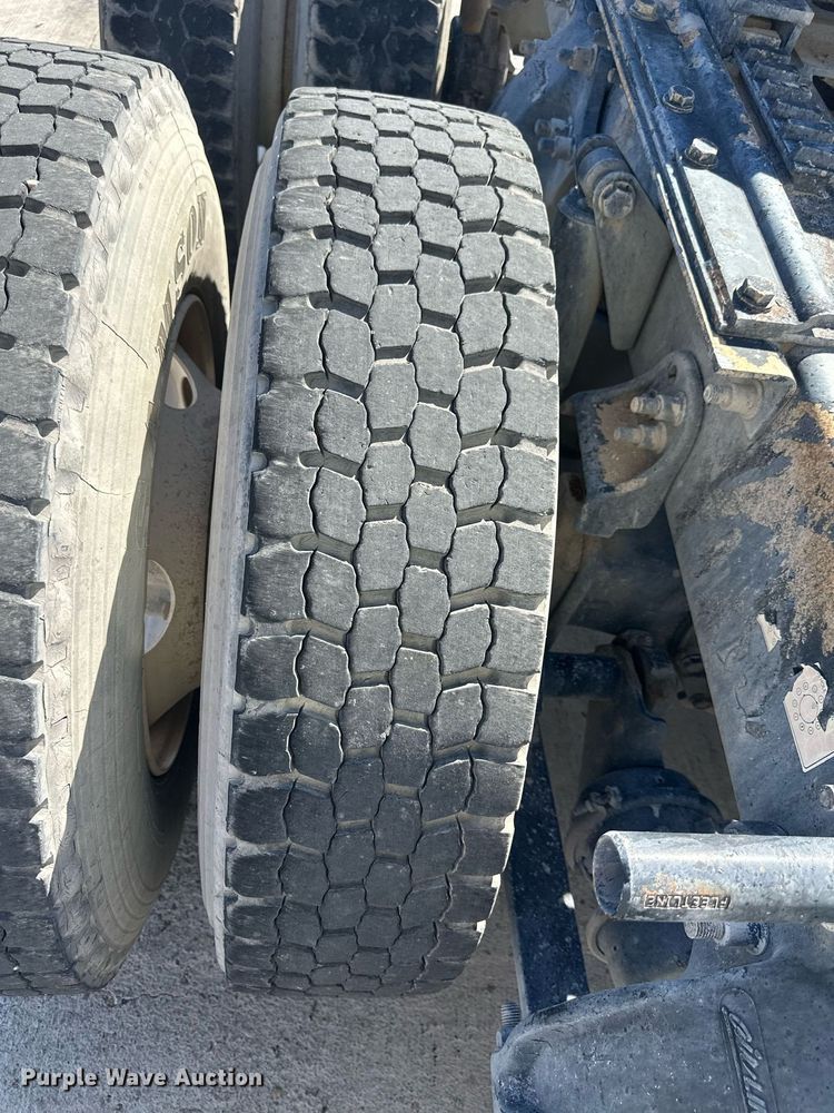 image for item DH1810 2007 Sterling AT9500  semi truck