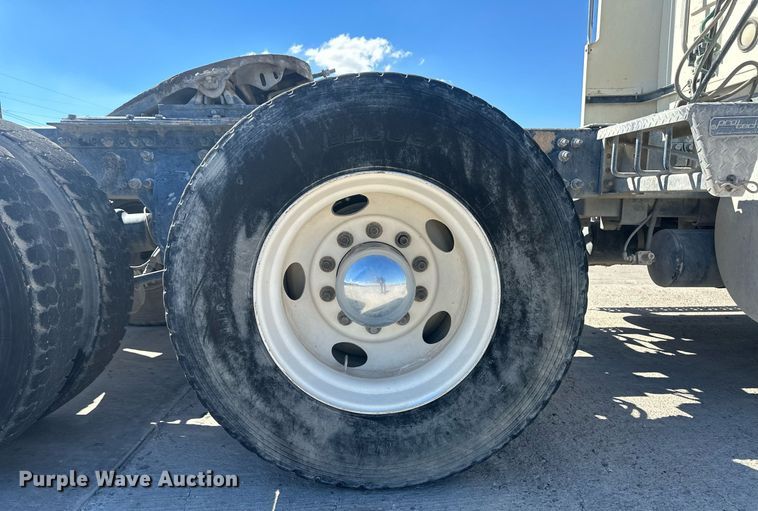 image for item DH1810 2007 Sterling AT9500  semi truck