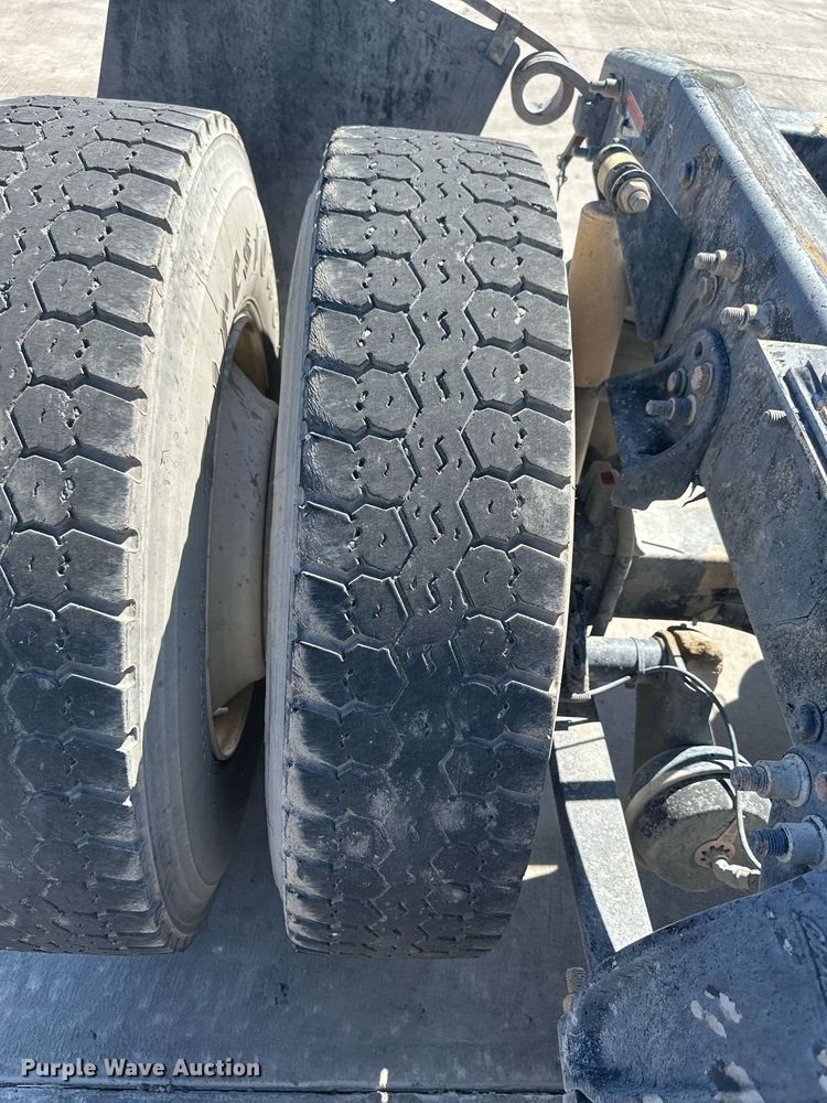 image for item DH1810 2007 Sterling AT9500  semi truck