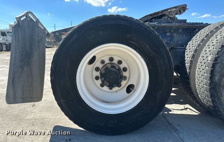 image for item DH1810 2007 Sterling AT9500  semi truck