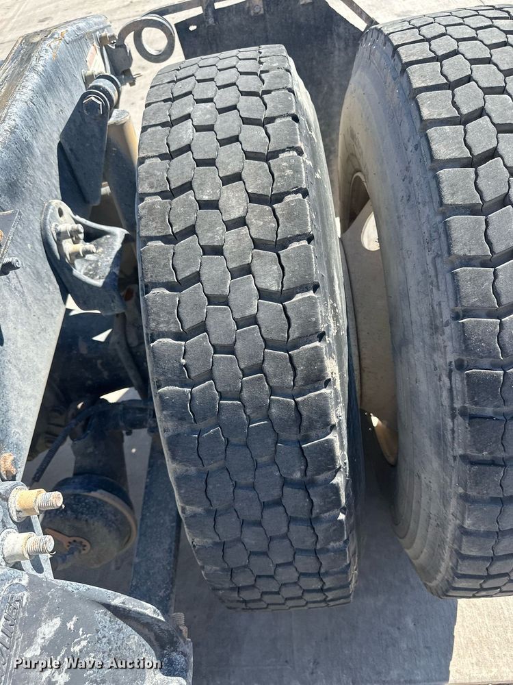 image for item DH1810 2007 Sterling AT9500  semi truck