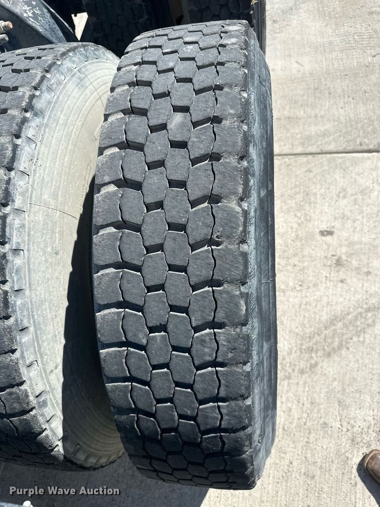 image for item DH1810 2007 Sterling AT9500  semi truck