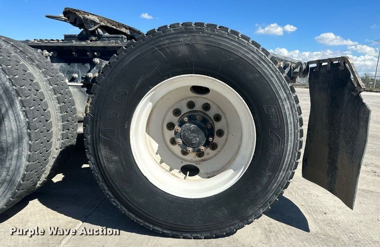 image for item DH1810 2007 Sterling AT9500  semi truck