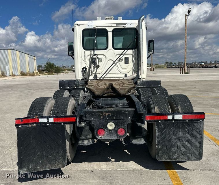 image for item DH1811 2012 Freightliner Cascadia  semi truck