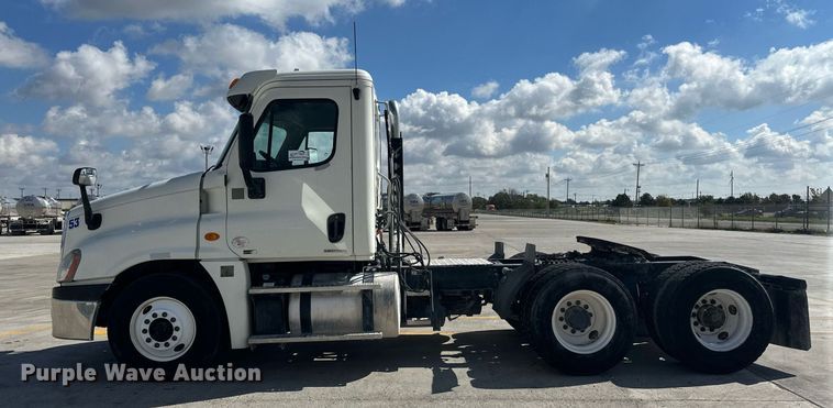 image for item DH1811 2012 Freightliner Cascadia  semi truck