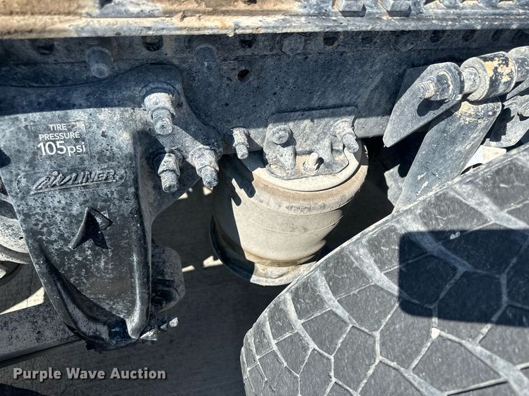 image for item DH1811 2012 Freightliner Cascadia  semi truck