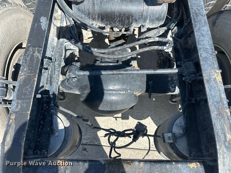 image for item DH1811 2012 Freightliner Cascadia  semi truck