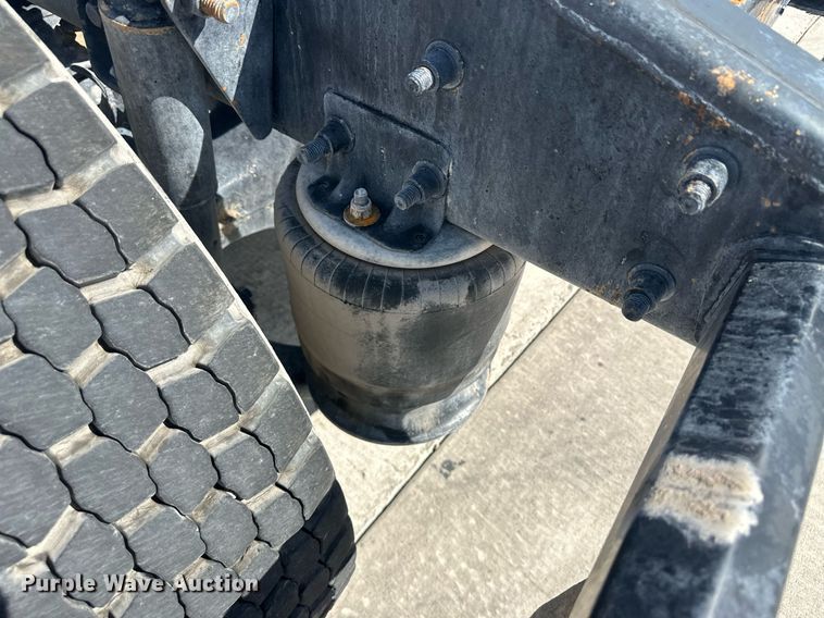 image for item DH1811 2012 Freightliner Cascadia  semi truck