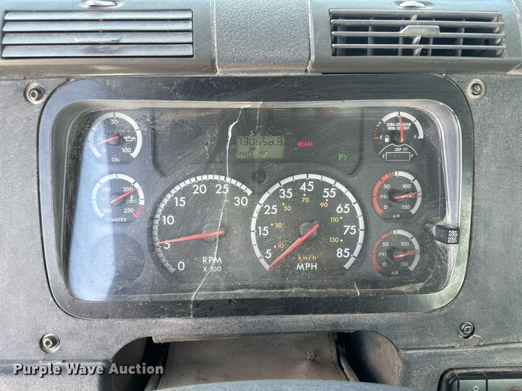 image for item DH1811 2012 Freightliner Cascadia  semi truck