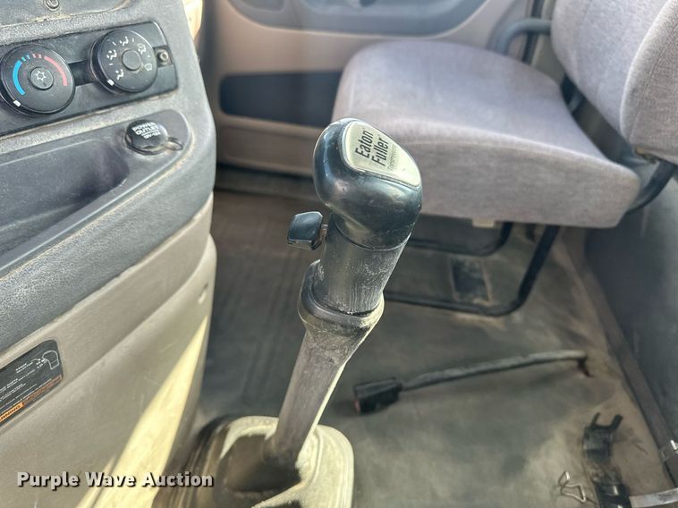 image for item DH1811 2012 Freightliner Cascadia  semi truck