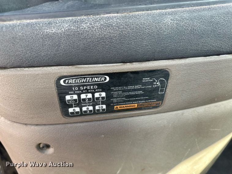 image for item DH1811 2012 Freightliner Cascadia  semi truck