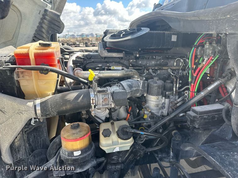 image for item DH1811 2012 Freightliner Cascadia  semi truck