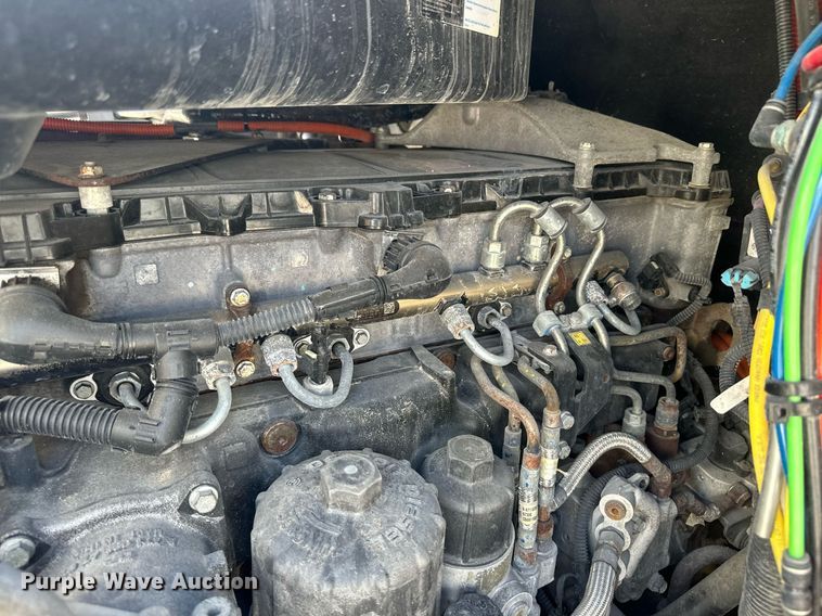 image for item DH1811 2012 Freightliner Cascadia  semi truck