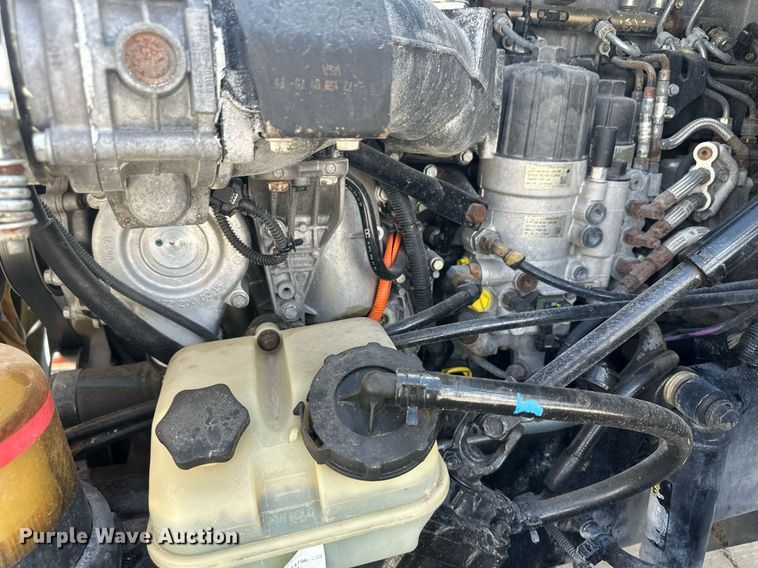 image for item DH1811 2012 Freightliner Cascadia  semi truck