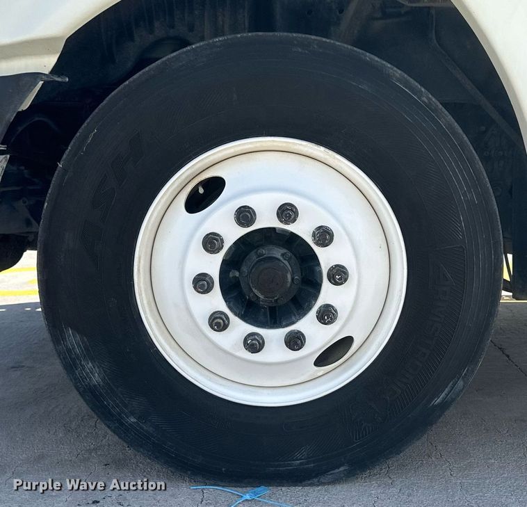 image for item DH1811 2012 Freightliner Cascadia  semi truck