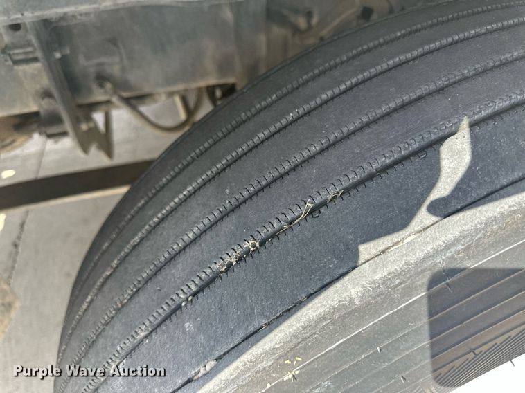 image for item DH1811 2012 Freightliner Cascadia  semi truck