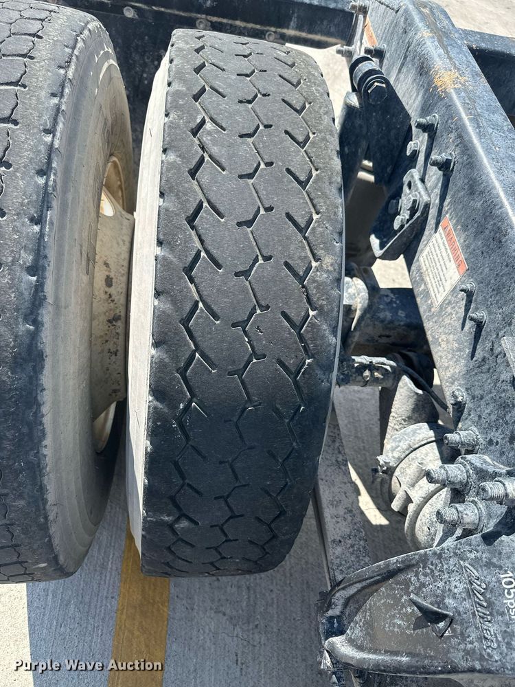 image for item DH1811 2012 Freightliner Cascadia  semi truck