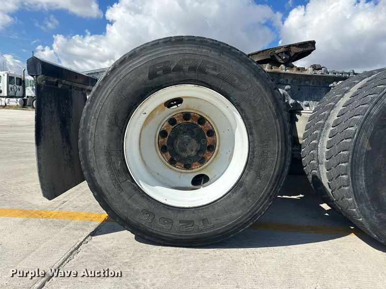 image for item DH1811 2012 Freightliner Cascadia  semi truck