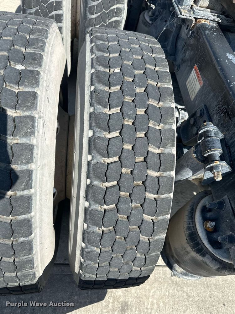 image for item DH1811 2012 Freightliner Cascadia  semi truck