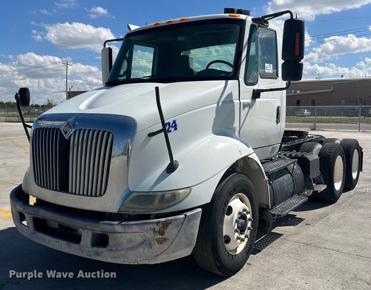 image for item DH1812 2006 International 8600  semi truck