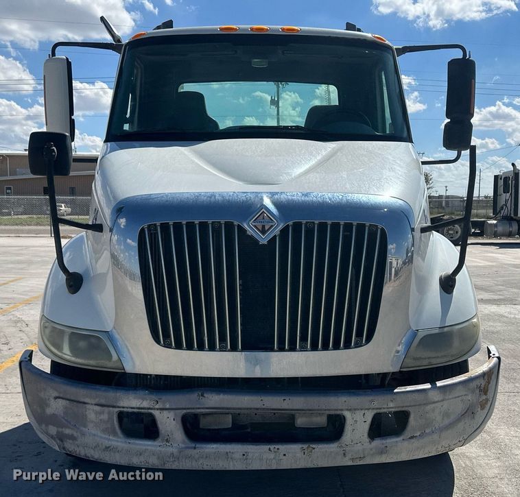 image for item DH1812 2006 International 8600  semi truck