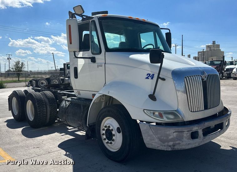 image for item DH1812 2006 International 8600  semi truck
