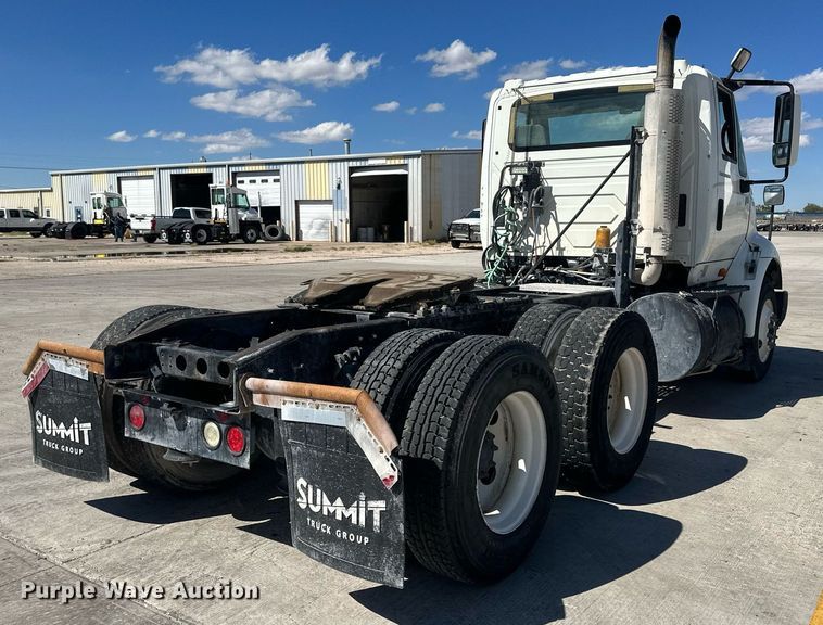 image for item DH1812 2006 International 8600  semi truck