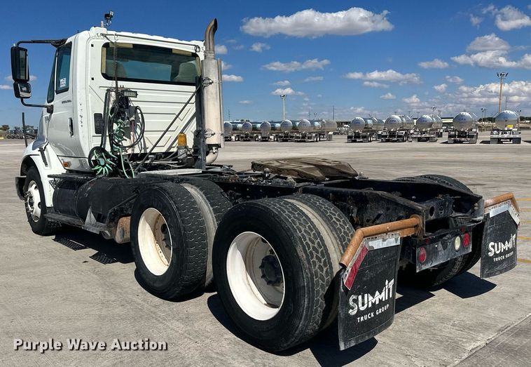 image for item DH1812 2006 International 8600  semi truck