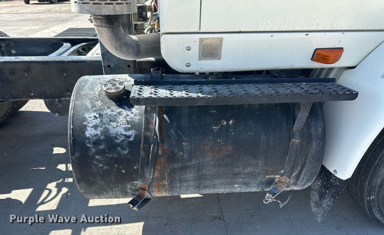 image for item DH1812 2006 International 8600  semi truck